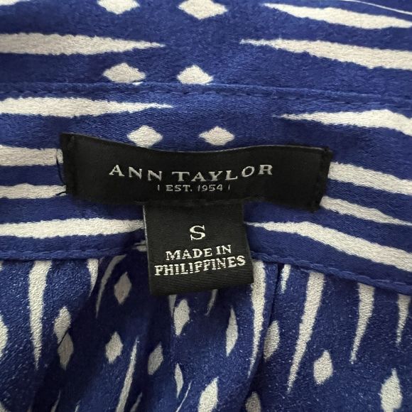 Ann Taylor Shirt Womens Small Blue White Printed Blouse Office Career Casual - Picture 7 of 9